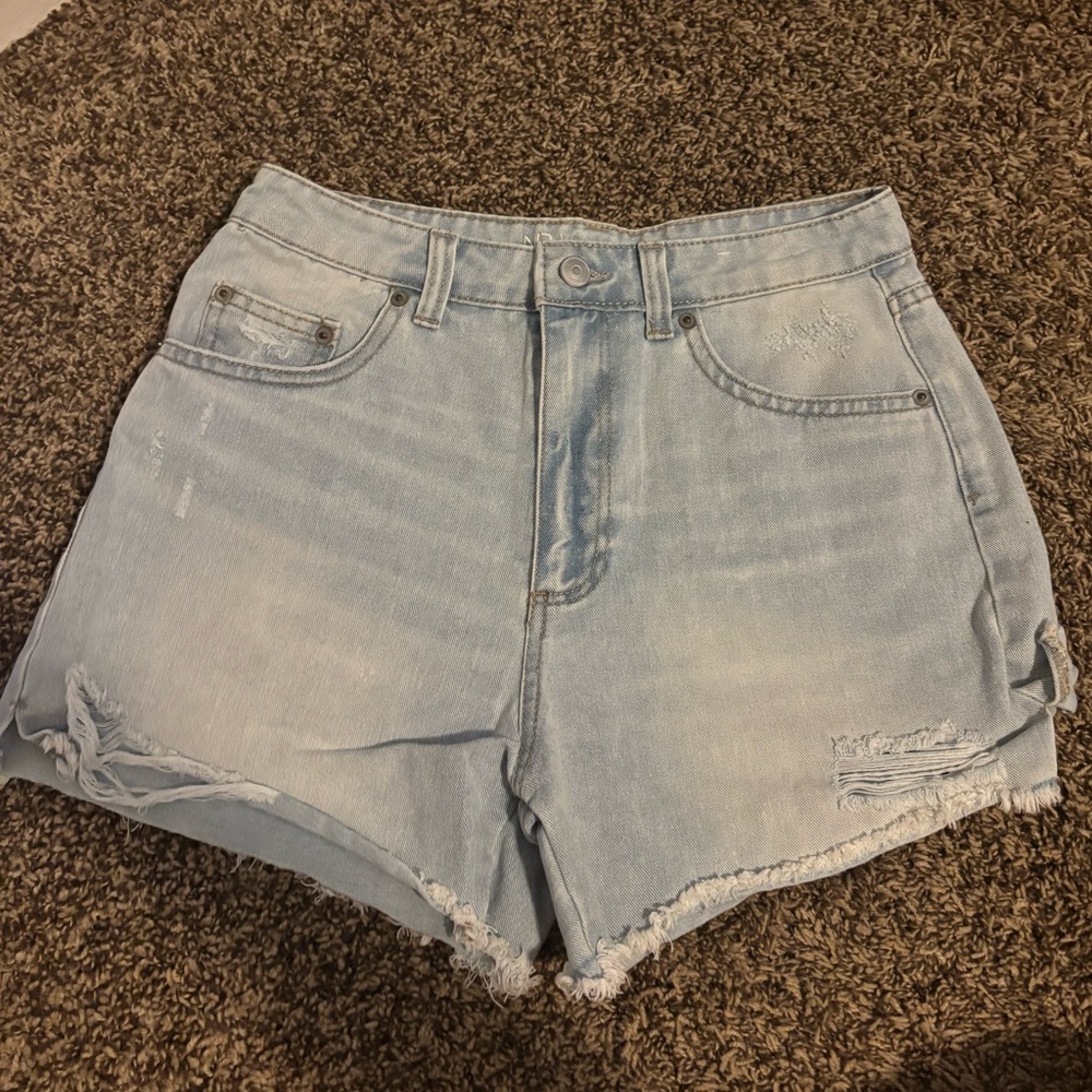 No Boundaries Light Blue Denim shorts
Fits women’s 4/6
Brand new condition
